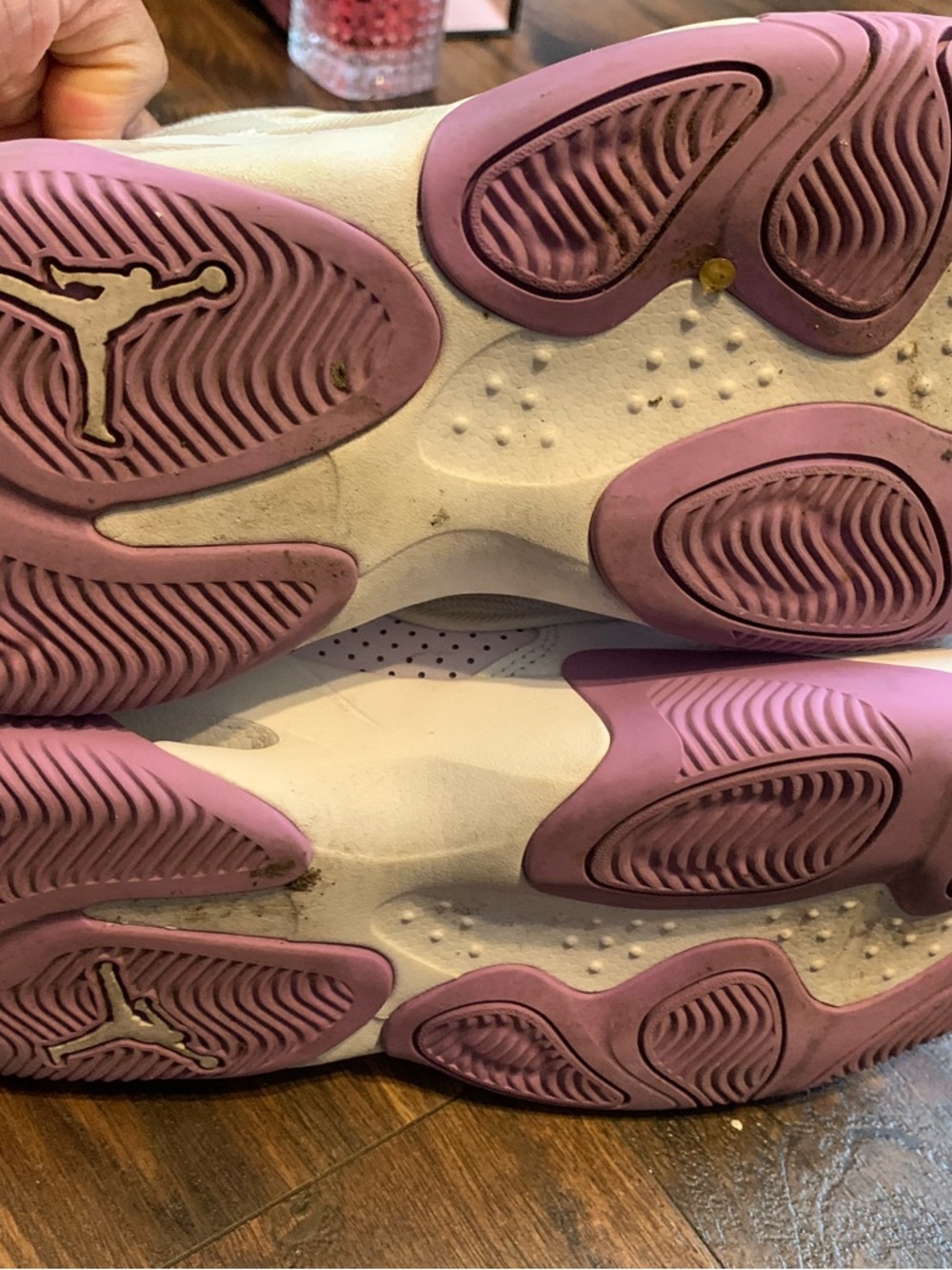 Jordan White and Purple Max Aura 4 - Picture 6 of 8